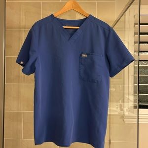 Selling a Figs scrub set. Comes with scrub top and jogger pants.